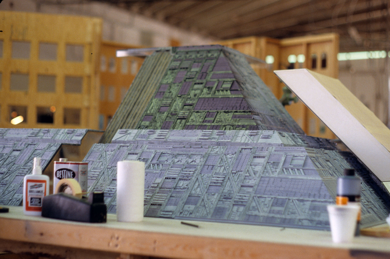 Illustration for article titled 142 Behind-The-Scenes Photos Reveal Blade Runner's Miniature WorldÂ